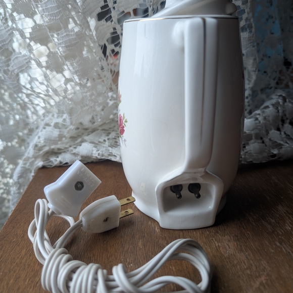 Floral White Teapot - Picture 4 of 7